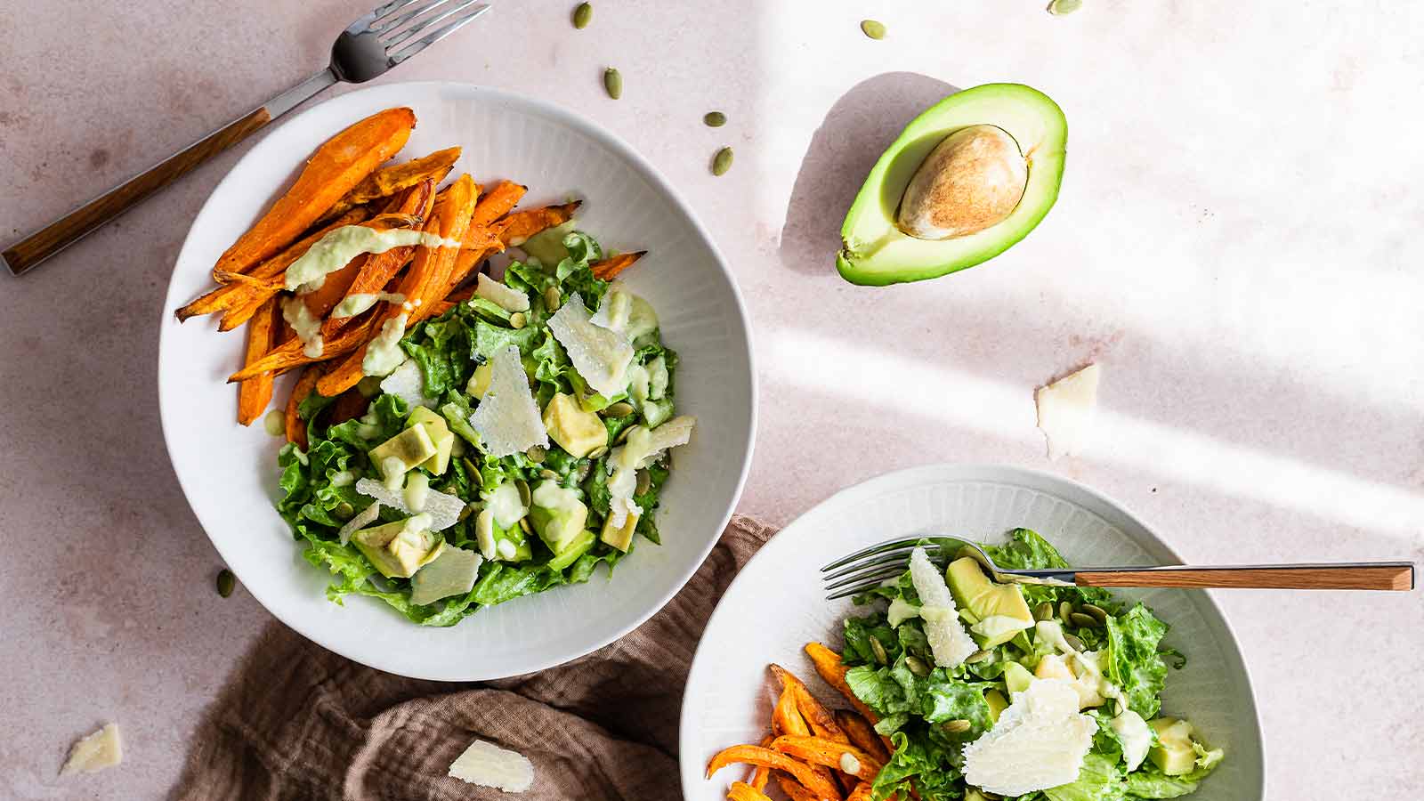 Salada césar de abacate