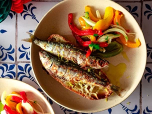 Sardinhas Grelhadas Com Salada Pimentos