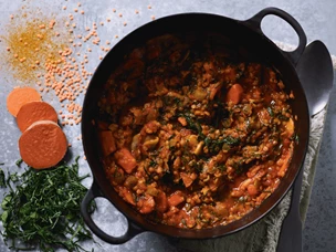 estufado de batata-doce, lentilhas e couve portuguesa